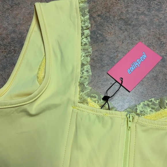 New EDIKTED 
Lace Panel Corset Top - Picture 7 of 7
